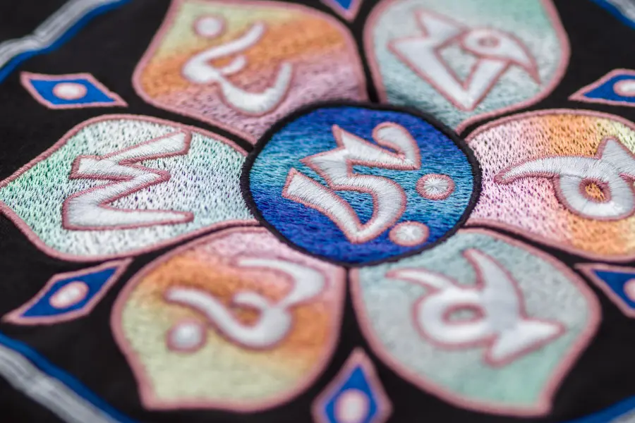 Colorful embroidery digitizing