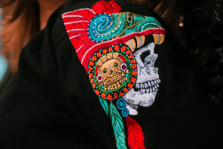 Complex embroidery digitizing